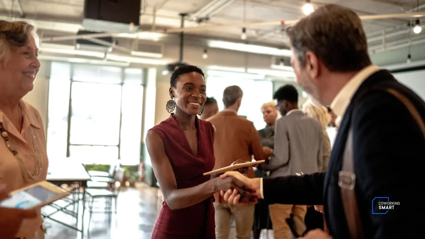 Como eventos em coworking fortalecem comunidades de negócios?